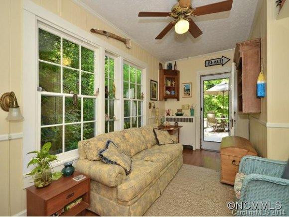 2926 LAUREL PARK HWY - Photo 12