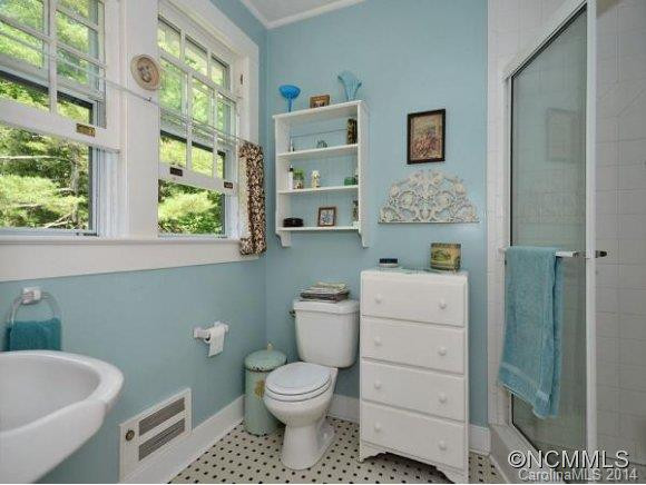 2926 LAUREL PARK HWY - Photo 17