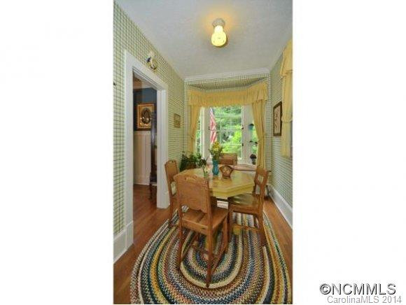 2926 LAUREL PARK HWY - Photo 5