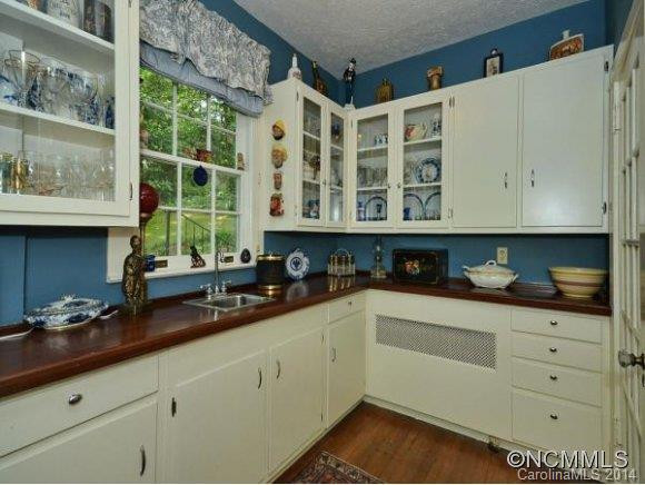 2926 LAUREL PARK HWY - Photo 6