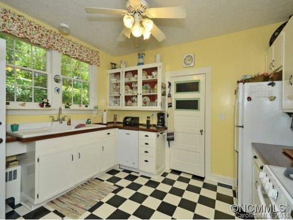 2926 LAUREL PARK HWY - Photo 9