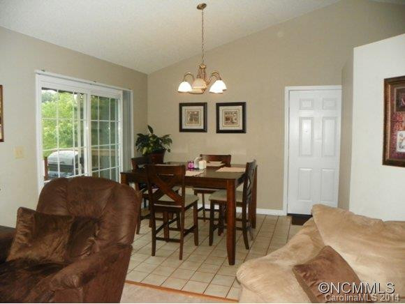 51 Donna Lane - Photo 4
