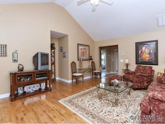 277 CASTLE CREEK DRVE - Photo 4