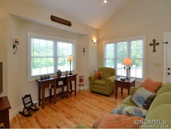 37 SAPLING LANE - Photo 3