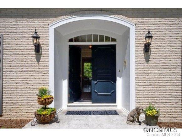 108 Hawthorn Drive - Photo 2