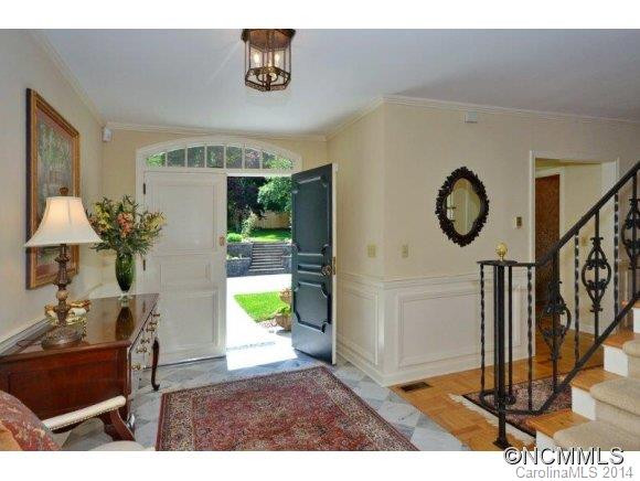 108 Hawthorn Drive - Photo 3