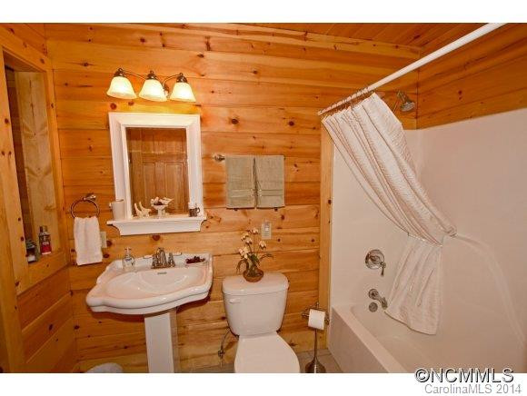 243 Sweetbriar Road North - Photo 17