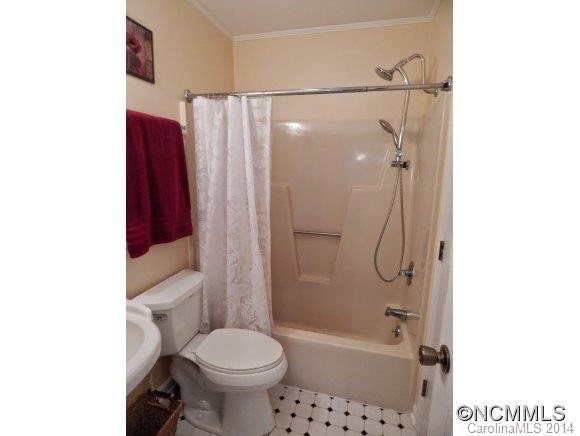 402 Abbey Circle - Photo 17