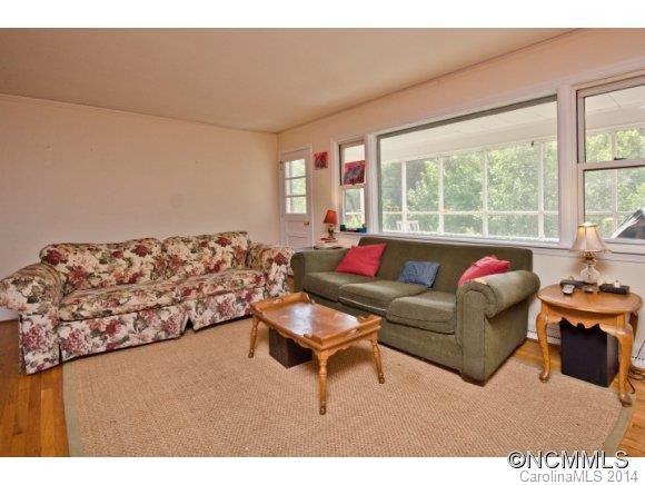 301 Kimberly Ave - Photo 2