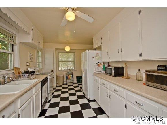 301 Kimberly Ave - Photo 4