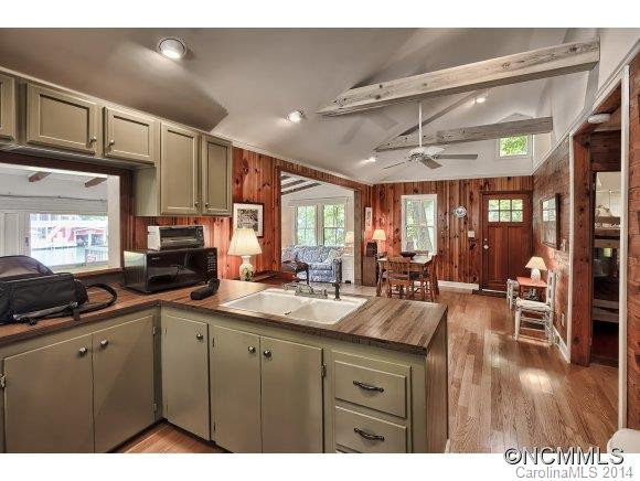 386 Charlotte Drive - Photo 8