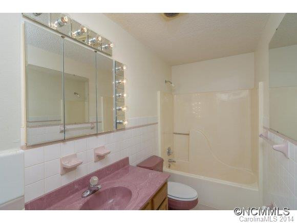 33 Pensacola - Photo 12