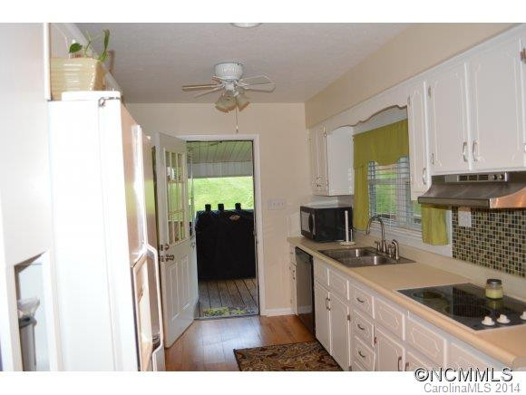 88 Parkway View Dr. - Photo 11