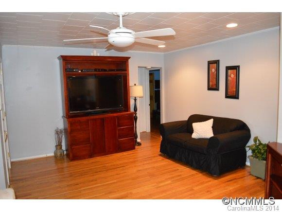 88 Parkway View Dr. - Photo 14