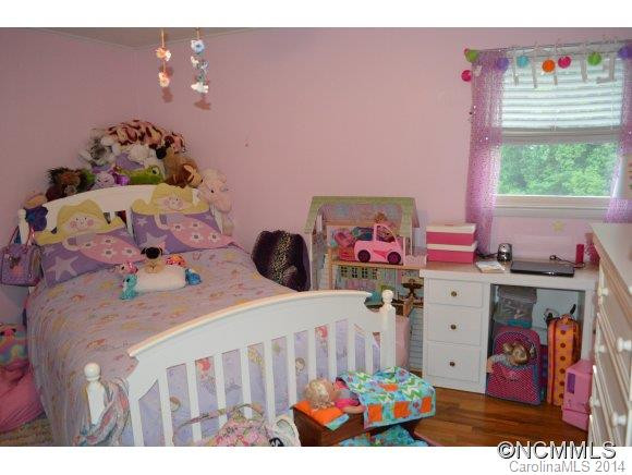 88 Parkway View Dr. - Photo 16
