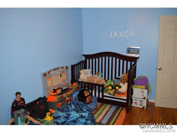 88 Parkway View Dr. - Photo 17