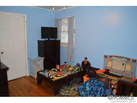 88 Parkway View Dr. - Photo 18