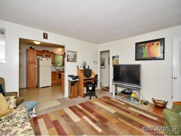41 IMPERIAL COURT - Photo 3