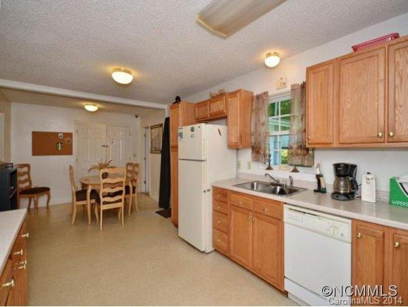 41 IMPERIAL COURT - Photo 4