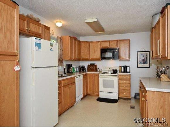 41 IMPERIAL COURT - Photo 5