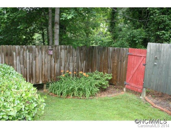 714 Oak Terrace - Photo 4