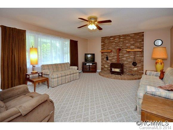 6 SHAWN DRIVE - Photo 2