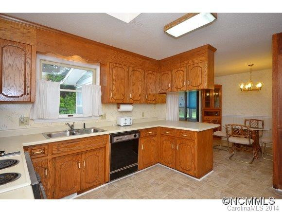 6 SHAWN DRIVE - Photo 3