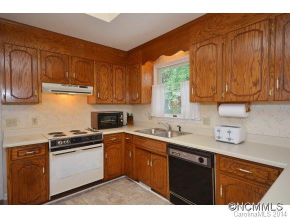 6 SHAWN DRIVE - Photo 4