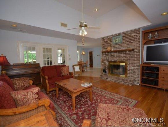 45 TREE TOP DRIVE - Photo 3