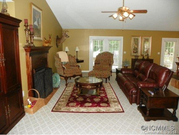 411 Spring Drive - Photo 2