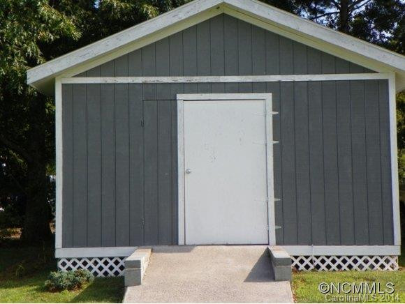 411 Spring Drive - Photo 15