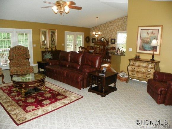 411 Spring Drive - Photo 3