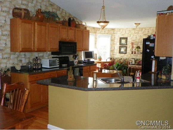411 Spring Drive - Photo 4