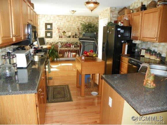 411 Spring Drive - Photo 5