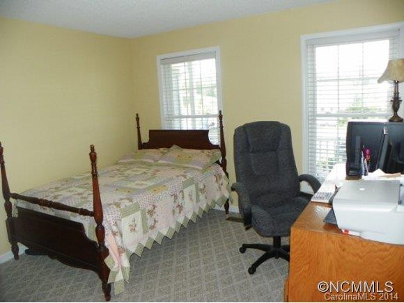 411 Spring Drive - Photo 10