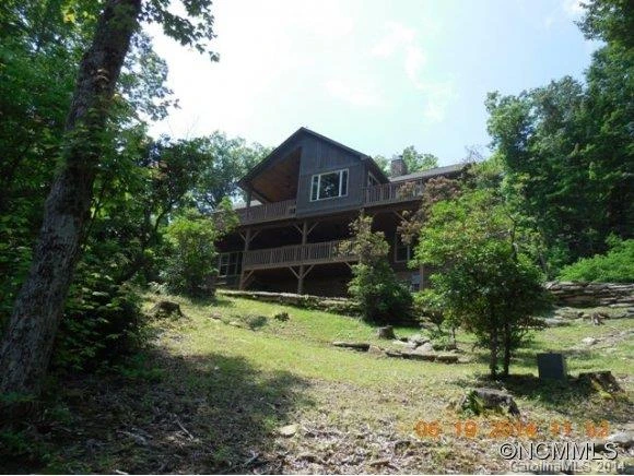 686 Lakeside Drive