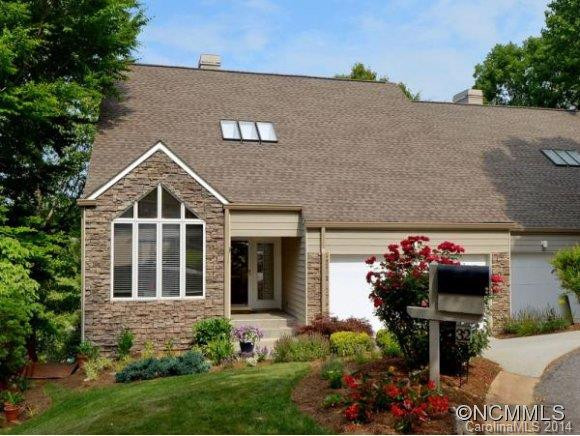 32 HIGHLAND POINTE COURT