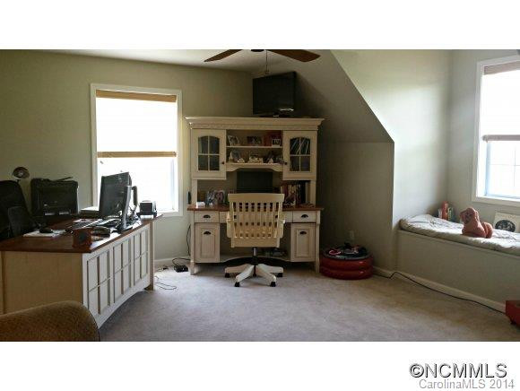 315 Macneil Way - Photo 14