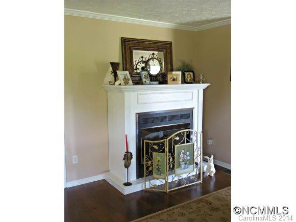 315 Macneil Way - Photo 3