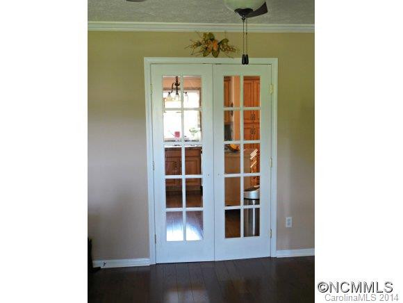 315 Macneil Way - Photo 4