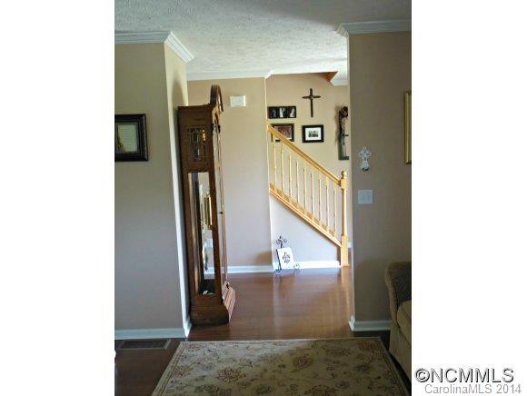 315 Macneil Way - Photo 5