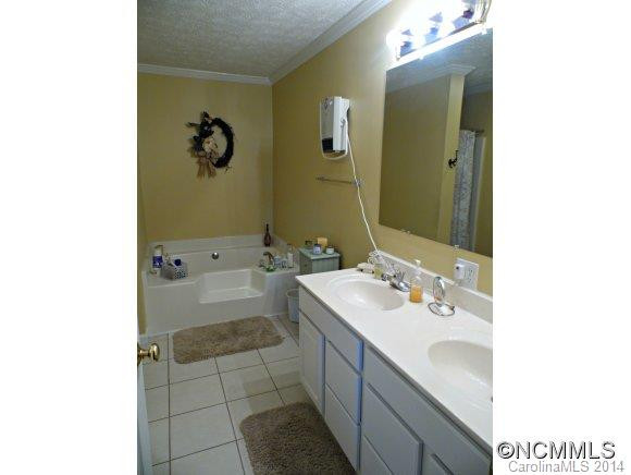 315 Macneil Way - Photo 10