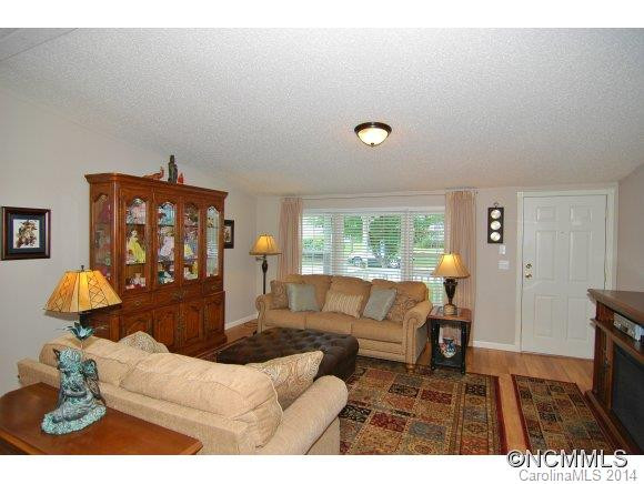 207 Nicholas Drive - Photo 6