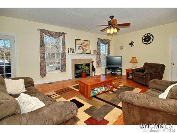34 Castlewood Drive - Photo 2