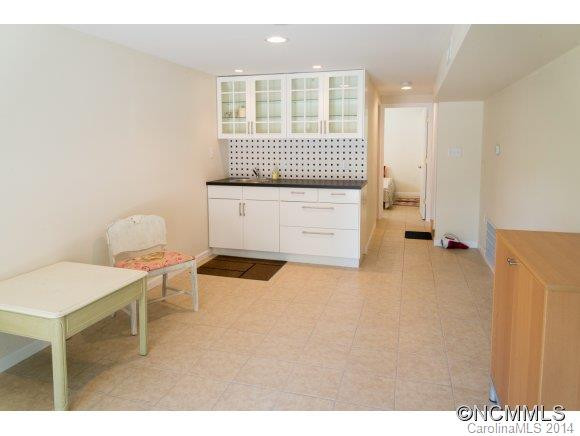 27 Bassett Road - Photo 16