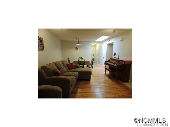 1304 Abbey Circle - Photo 3