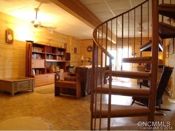 762 Valleyview - Photo 14
