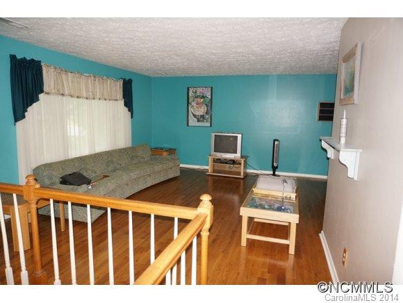 11 NORMAN ROAD - Photo 4