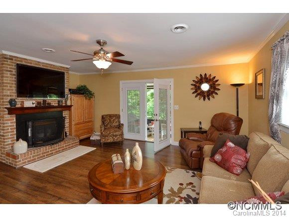 114 W. WHITE OAK STREET - Photo 3