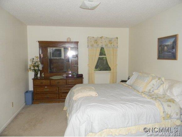 89 HILLCREST STREET - Photo 6